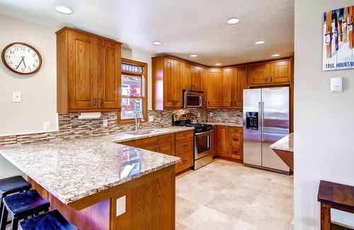 Weisshorn House | Charming Home w/Mountain Views + Hot Tub + Ski Shuttle - Raven's Bungalow