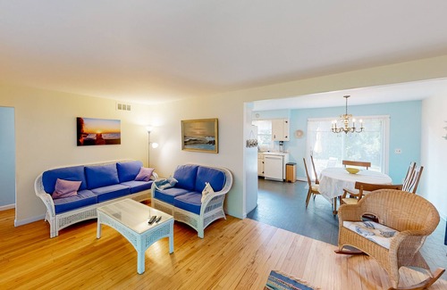 Cutchogue House | Charming home with a fire pit, grill, W/D, & AC - North Fork Wine Country
