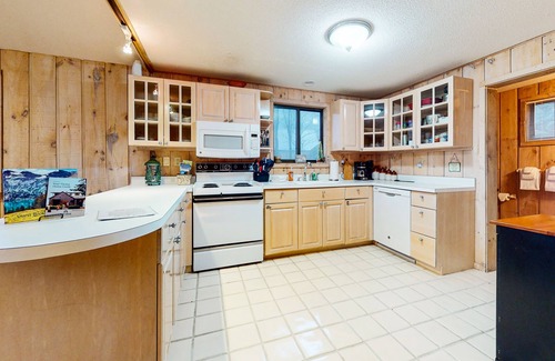 Wilmington House | Charming home with fireplace, game room, full kitchen, gas grill, & balcony