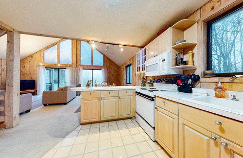 Wilmington House | Charming home with fireplace, game room, full kitchen, gas grill, & balcony