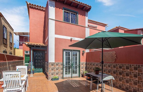 Las Rosas House | Charming, homely cottage located not far from the sea.