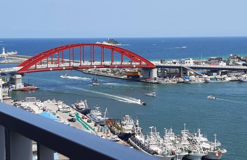 Sokcho Apartment | Charming hotel suite in marvelous Sokcho-si with WiFi