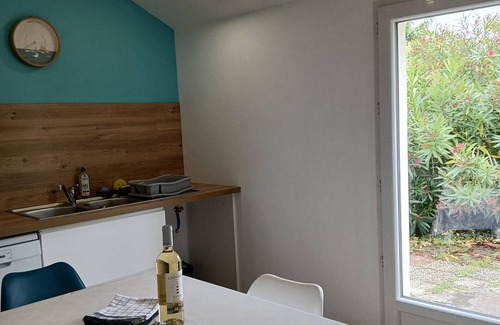 Port District House | Charming house with garden 5 min walk from the beach and 10' from the shops!
