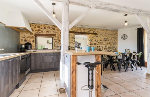 Vallons-de-l'Erdre Cottage | Charming House with Scenic Valley Views, Near Erdre River, Sleeps 8, Pet-Friendly