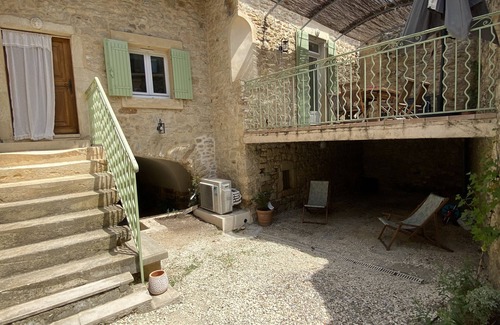 Cornillon House | Charming house 500 m from the river with terrace and courtyard.