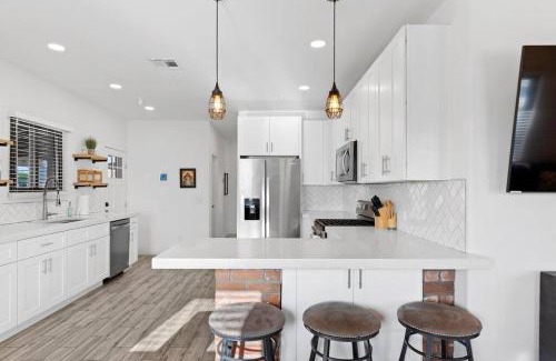 Evans Churchill Apartment | Charming House & Cottage in Downtown Phoenix