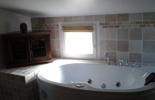 Lancon-Provence Other | Charming house, air-conditioning, 10km beach, heated swimming pool not overlooked