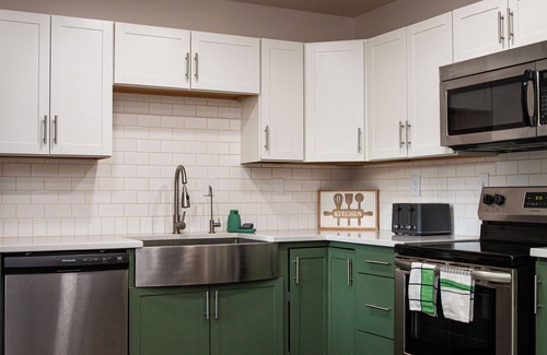 Royal Manor House | Charming House: Game room, Cinema, 5min to Airpt/Easton mall, 12 min OSU/New Alb