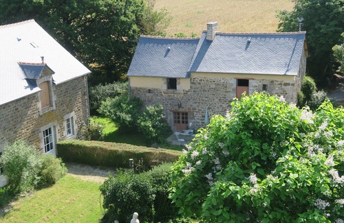Saint-Pern Cottage | Charming house in a garden