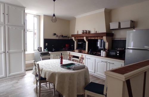 Cognac House | Charming house * in an enclosed wooded garden, 3 bedrooms, 4 double beds.n