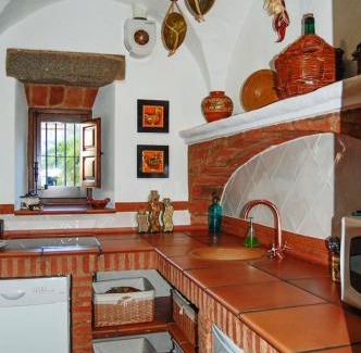 Anora House | Charming House in Añora with Garden