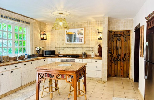 Navarro House | Charming house in the city, peaceful gated neighborhood.