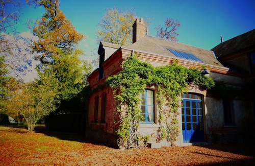 Dangeau Cottage | Charming house in the listed grounds of a chateau near Paris.