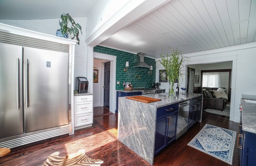 Manteno House | Charming house located in beautiful downtown Manteno