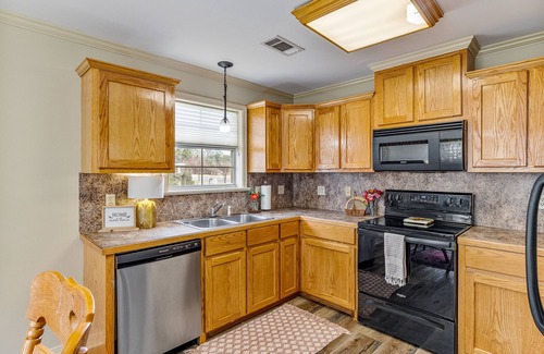 Claiborne House | Charming house minutes from everything in Monroe/West Monroe! 5-Star hosts!