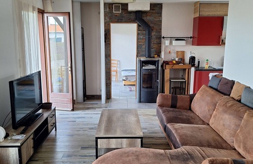 Angles House | Charming house sleeps 5, 6 km from beaches.