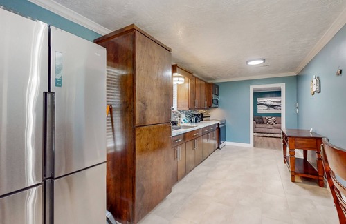 Porter House | Charming house with enclosed backyard, Hammock and W/D