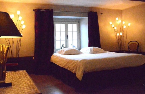 Gembes House | Charming house with fireplace