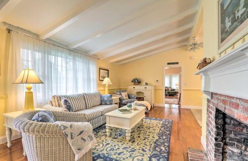 Hyannis Port House | Charming Hyannis Cottage 1 Mi to Beach!