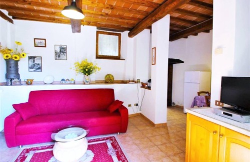 Pieve di Chio House | Charming Stone Retreat