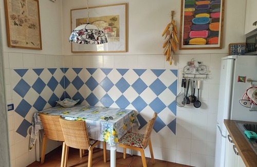 Marina di Pietrasanta House | Charming terraced house with gardens