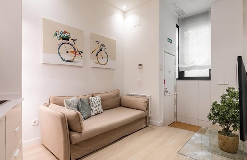 Barrio de La Latina Apartment | Charming La Almudena - Apartment in La Latina