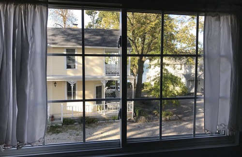 Lakeside House | Charming Lakeside OH Cottage with Lake Views, steps to Park & Shopping