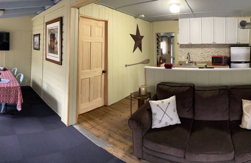 Town of Lumberland Cottage | Charming lake community cottage with hot tub PET FRIENDLY
