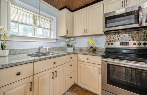 Hamburg Cottage | Charming Lake Community Cottage 2BR Retreat Near Mountain Creek