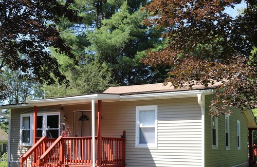 Ferndale Cottage | Charming Lake-House in the heart of the Catskills