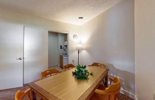 Lake Junaluska Apartment | Charming Lake Junaluska Apartment with Pool, Tennis, Golf & Scenic Views