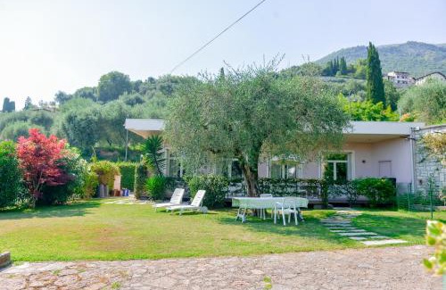 Gardone Riviera House | Charming Lake View Cottage