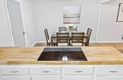 Henderson County Cabin | Charming Lakehouse - Near Lake - Cabin Feel - Frankston, TX
