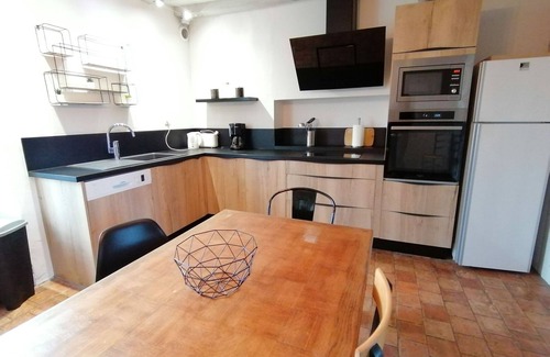 Cosse-le-Vivien Cottage | Charming Lakeside Manor with Garden, Ping-Pong, Biking, and Fishing