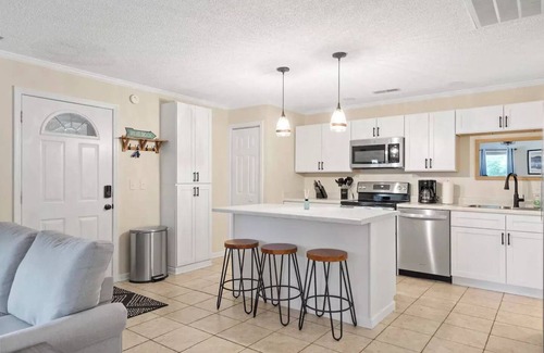 Piney Flats House | Charming Lakeside Cottagen