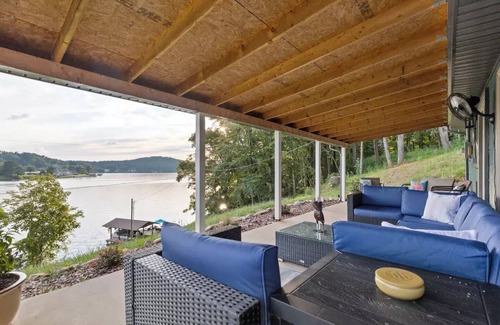 Piney Flats House | Charming Lakeside Cottagen
