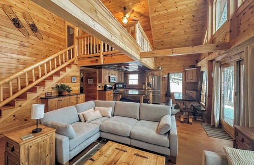 Eastern Vermont Cottage | Charming Lakewood Cottage on beautiful Woodbury Lake