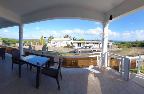Coromandel Apartment | Charming large studio with fully equipped kitchenette + terrace. 3 Persons