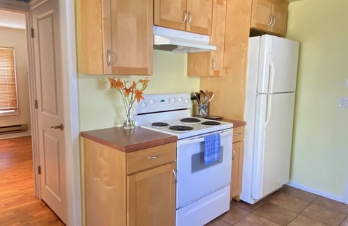 Southeast Eugene House | Charming, light-filled SE Eugene 2-story house