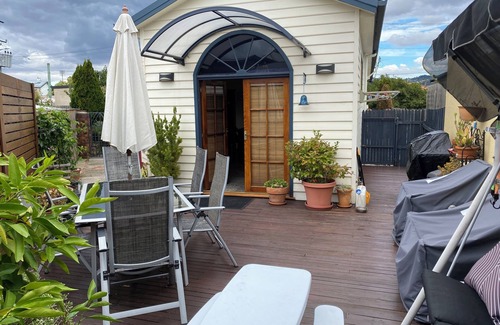 Invermay House | Charming little character home , 20 min walk to city centre, close to everything