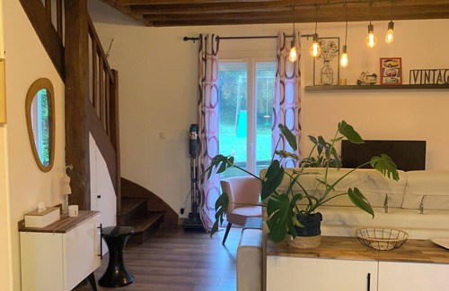 Trie-Chateau Bed & Breakfast | Charming little outbuilding in the countryside