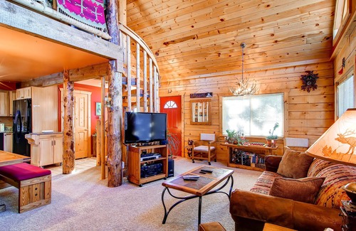Dillon House | Charming log cabin w/restful hot tub, perfect moments maker with your pups!