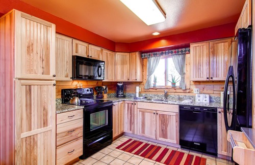 Dillon House | Charming log cabin w/restful hot tub, perfect moments maker with your pups!