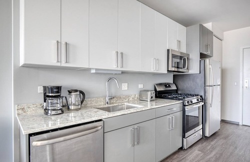Logan Square Apartment | Charming Logan Square 1BR w/Roof Deck & Gym, 1 block to L, by Blueground