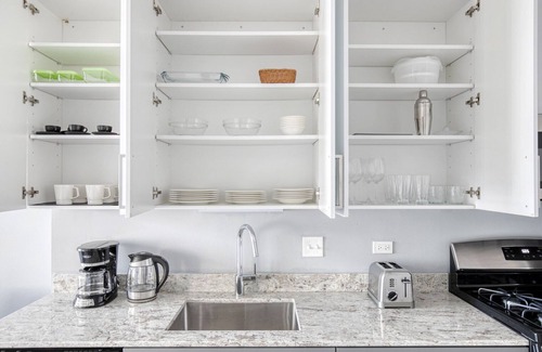 Logan Square Apartment | Charming Logan Square 1BR w/Roof Deck & Gym, 1 block to L, by Blueground