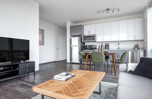 Logan Square Apartment | Charming Logan Square 2BR w/Gym, Roof Deck, 1 block to L, by Blueground