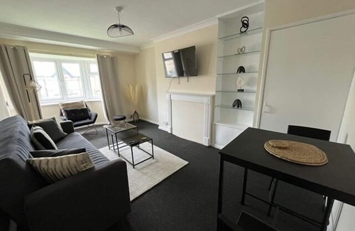 Hoe Street Apartment | Charming London Apartment near Attractions