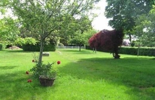 Saint-Thois House | Charming longère in local stone in a calm and green setting