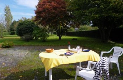 Saint-Thois House | Charming longère in local stone in a calm and green setting