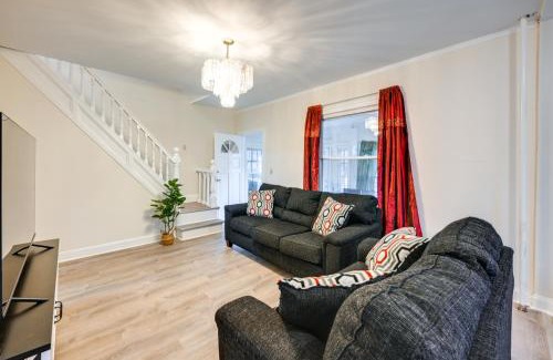 Freeport House | Charming Long Island Home with Fenced Yard!